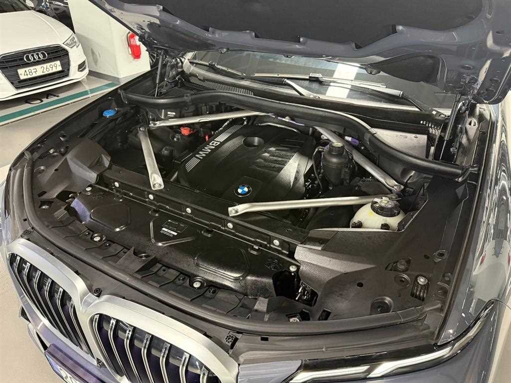 BMW X7 — photo 06