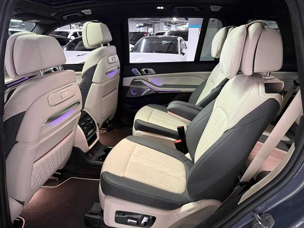 BMW X7 — photo 11