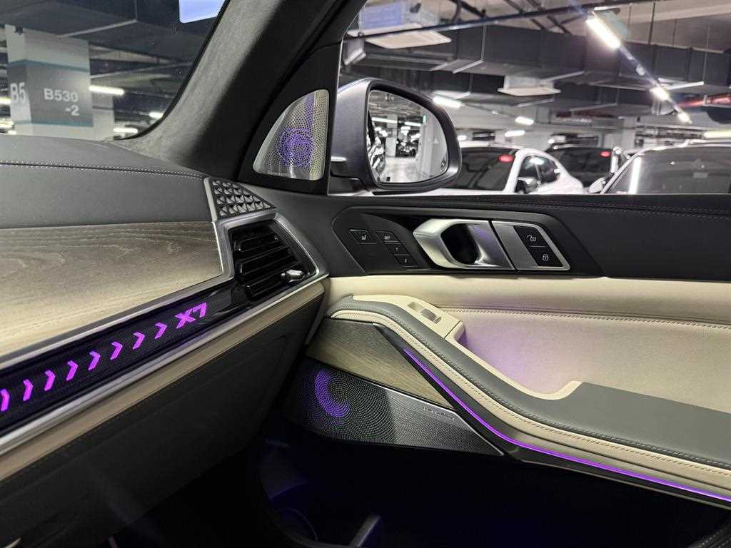 BMW X7 — photo 17