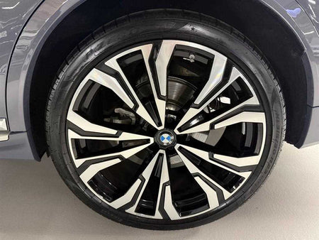 BMW X7 — photo 20