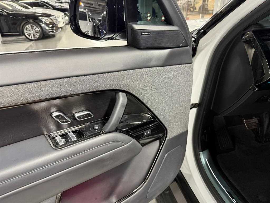 Land Rover Range Rover Sport — photo 12