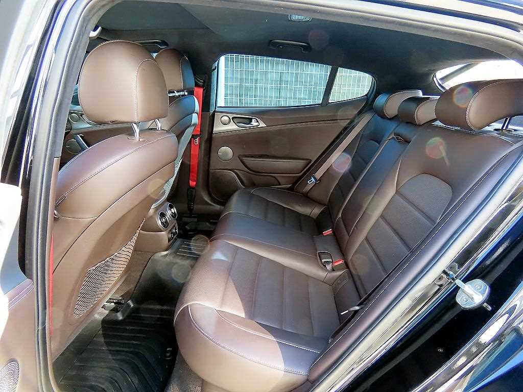 Kia Stinger — photo 06