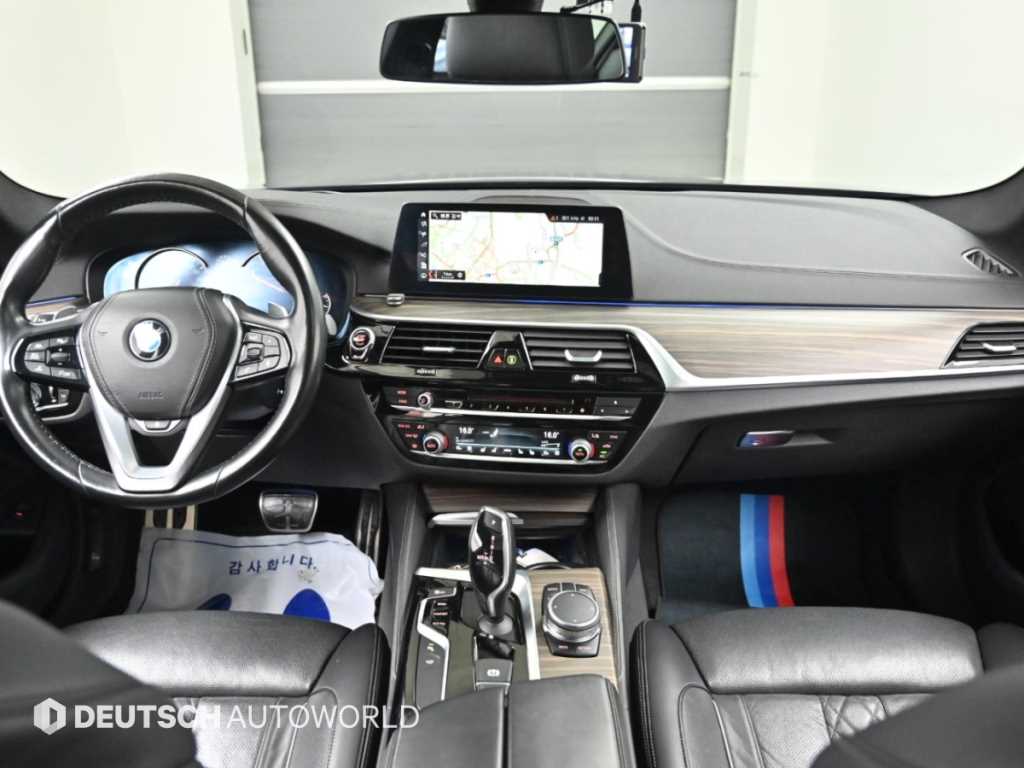 BMW 5-Series — photo 08