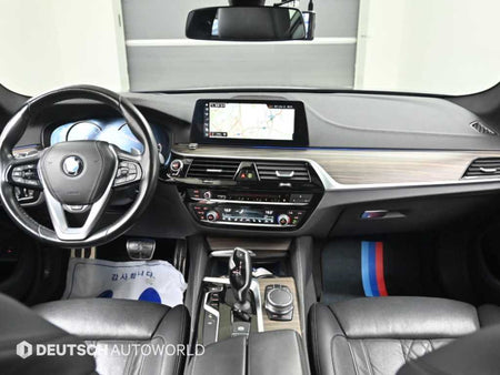BMW 5-Series — photo 08