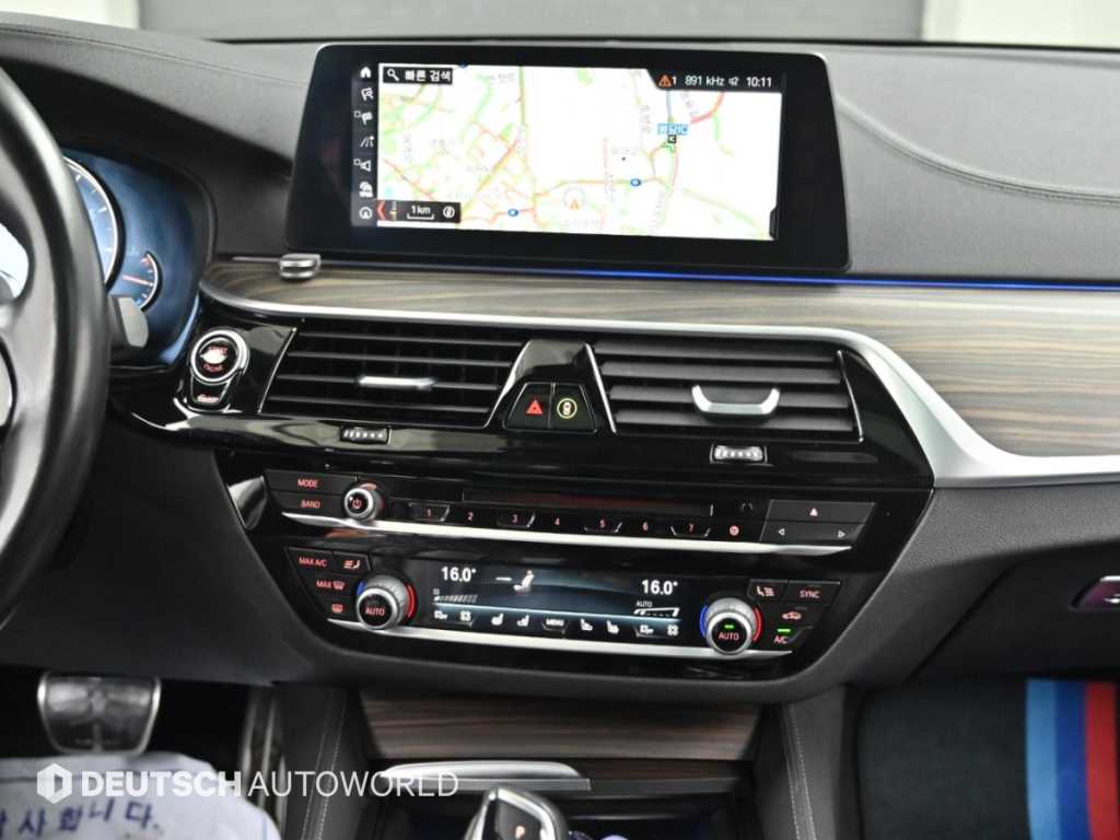 BMW 5-Series — photo 15
