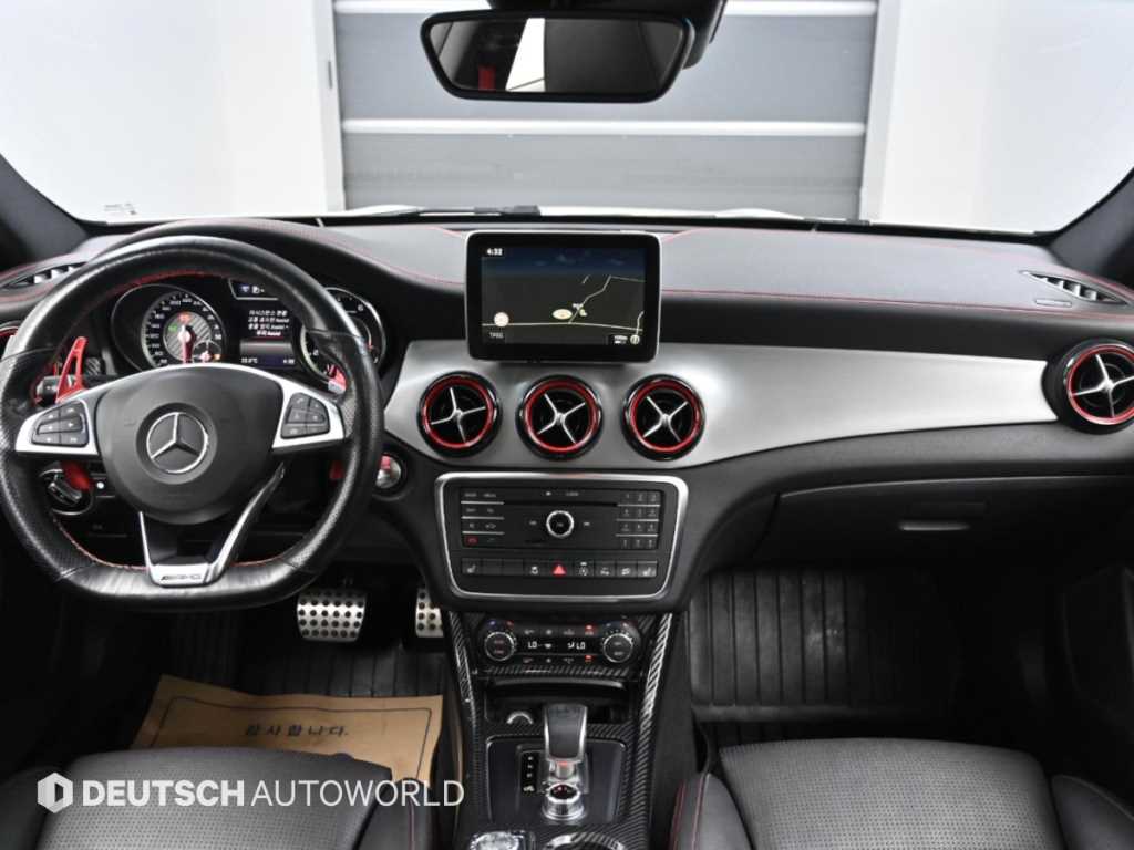 Mercedes-Benz GLA-Class — photo 07