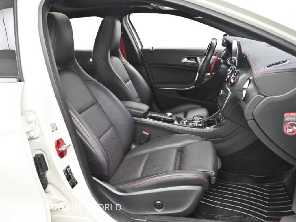 Mercedes-Benz GLA-Class — photo 10