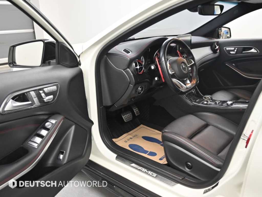 Mercedes-Benz GLA-Class — photo 11