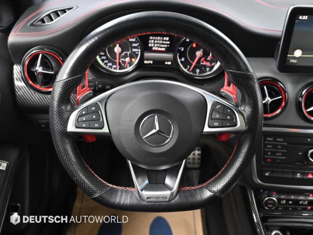 Mercedes-Benz GLA-Class — photo 13