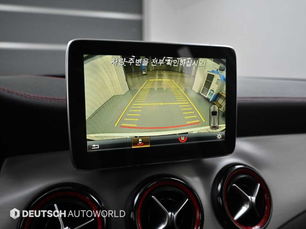 Mercedes-Benz GLA-Class — photo 15