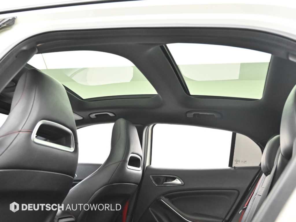 Mercedes-Benz GLA-Class — photo 18