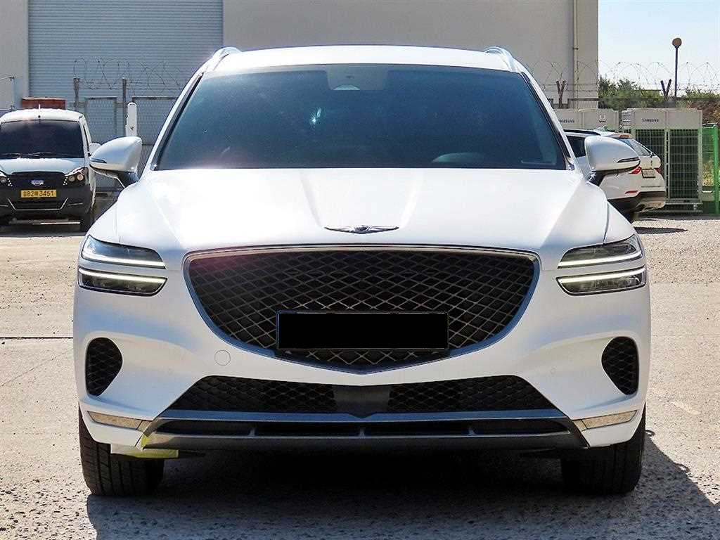 Genesis GV70 — photo 01