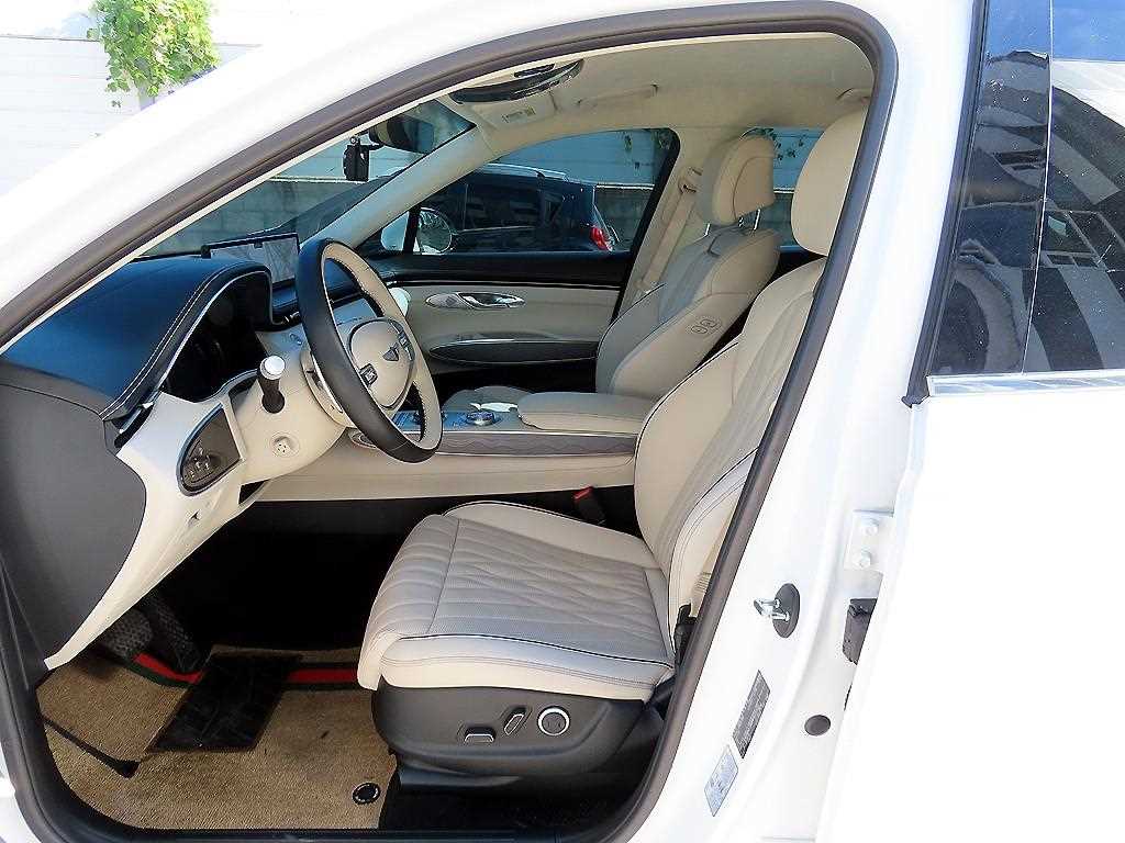 Genesis GV70 — photo 05