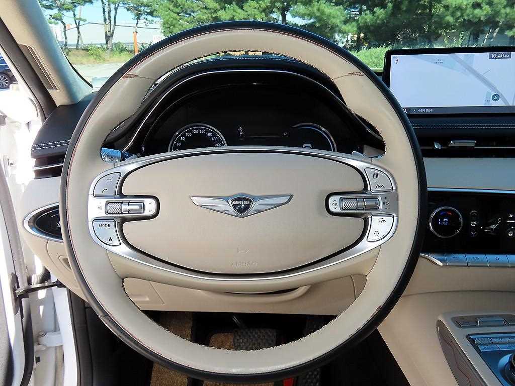 Genesis GV70 — photo 08