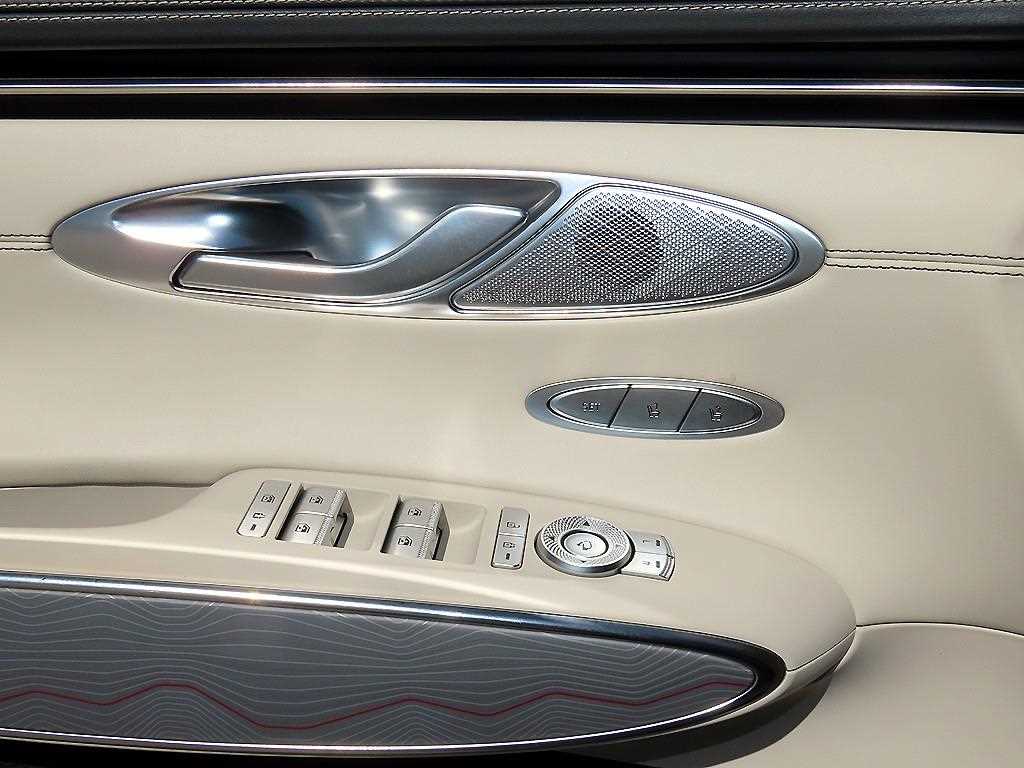 Genesis GV70 — photo 11