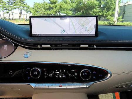 Genesis GV70 — photo 13