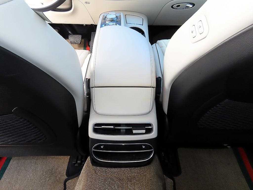 Genesis GV70 — photo 16
