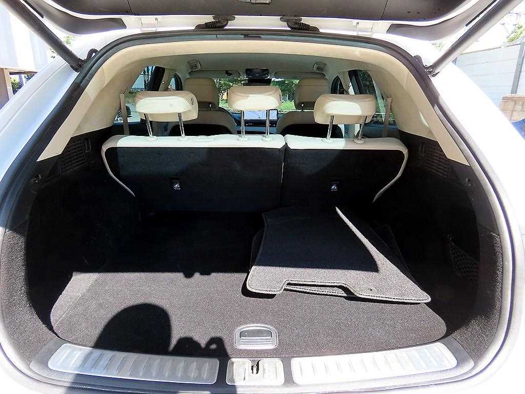 Genesis GV70 — photo 18