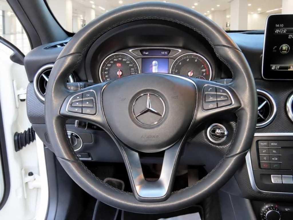 Mercedes-Benz A-Class — photo 08