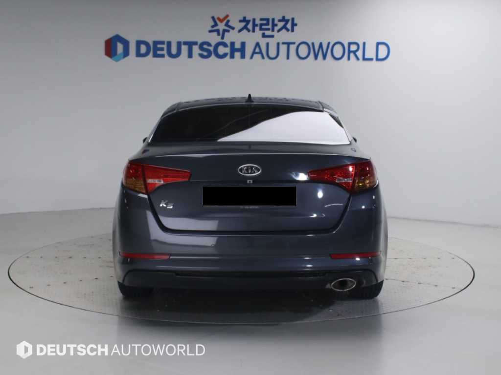 Kia K5 — photo 04