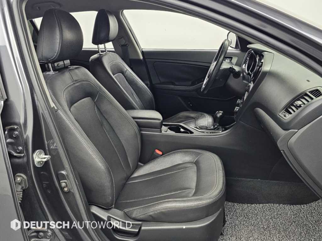 Kia K5 — photo 10
