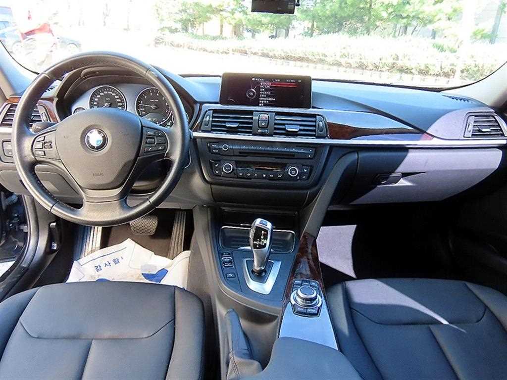 BMW 3-Series — photo 07