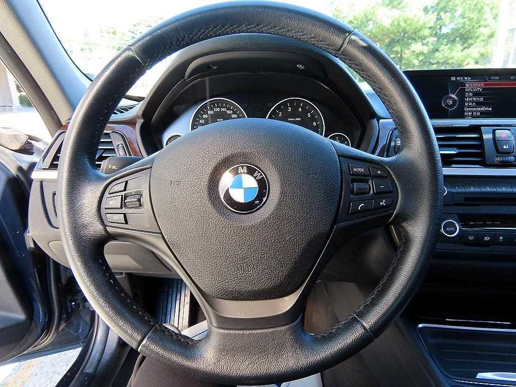 BMW 3-Series — photo 08