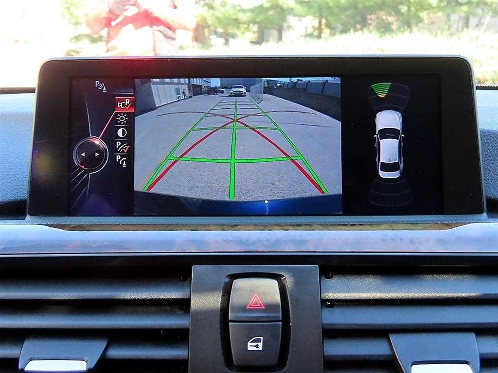 BMW 3-Series — photo 14