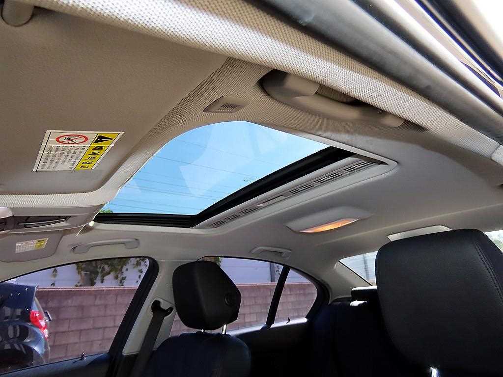 BMW 3-Series — photo 17