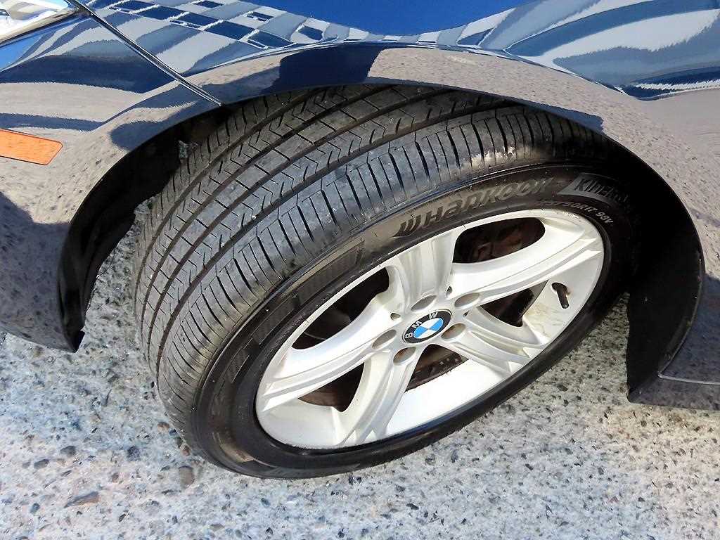 BMW 3-Series — photo 19