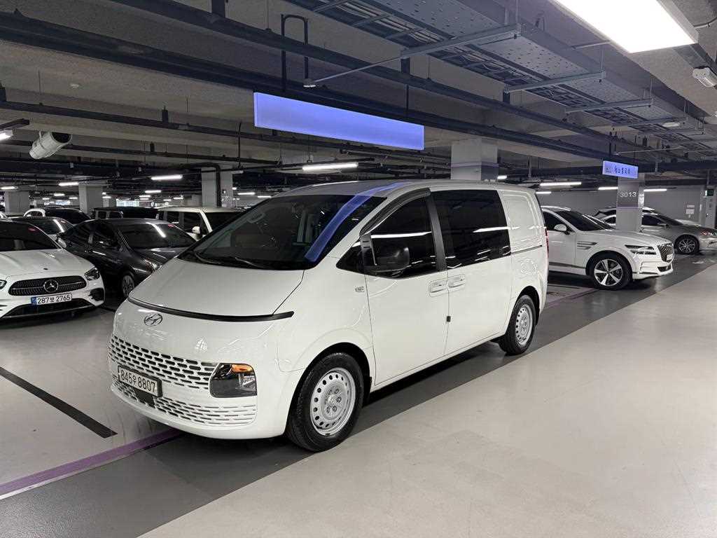Hyundai Staria — photo 02