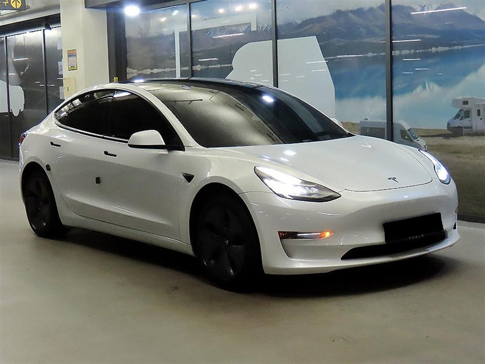 Tesla Model 3 — photo 01