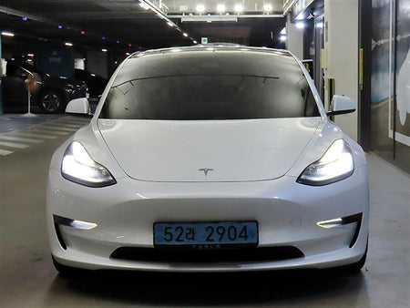 Tesla Model 3 — photo 02