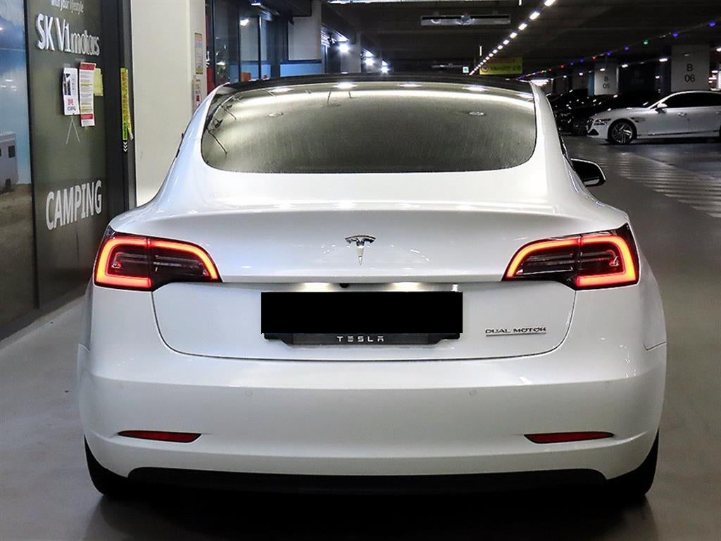 Tesla Model 3 — photo 05