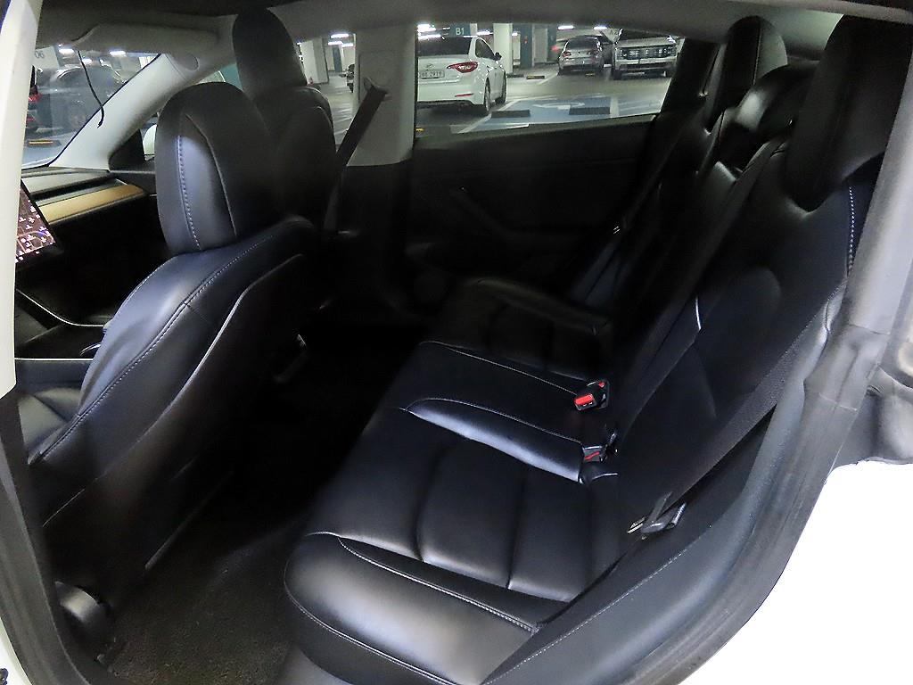 Tesla Model 3 — photo 07