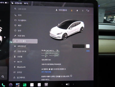 Tesla Model 3 — photo 09