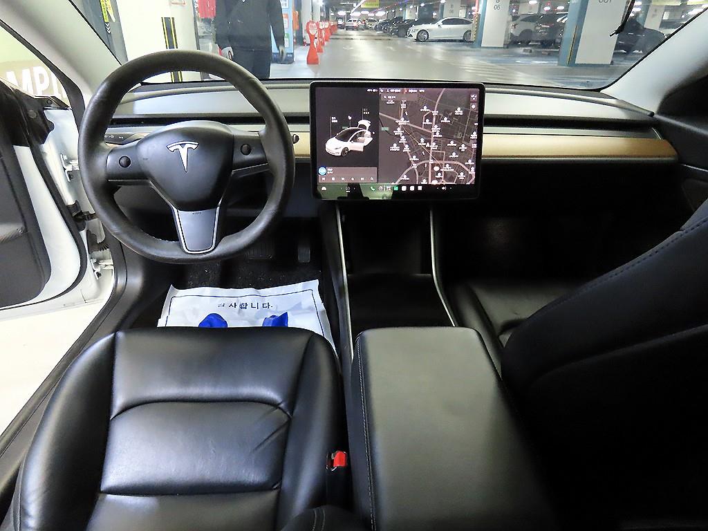 Tesla Model 3 — photo 10