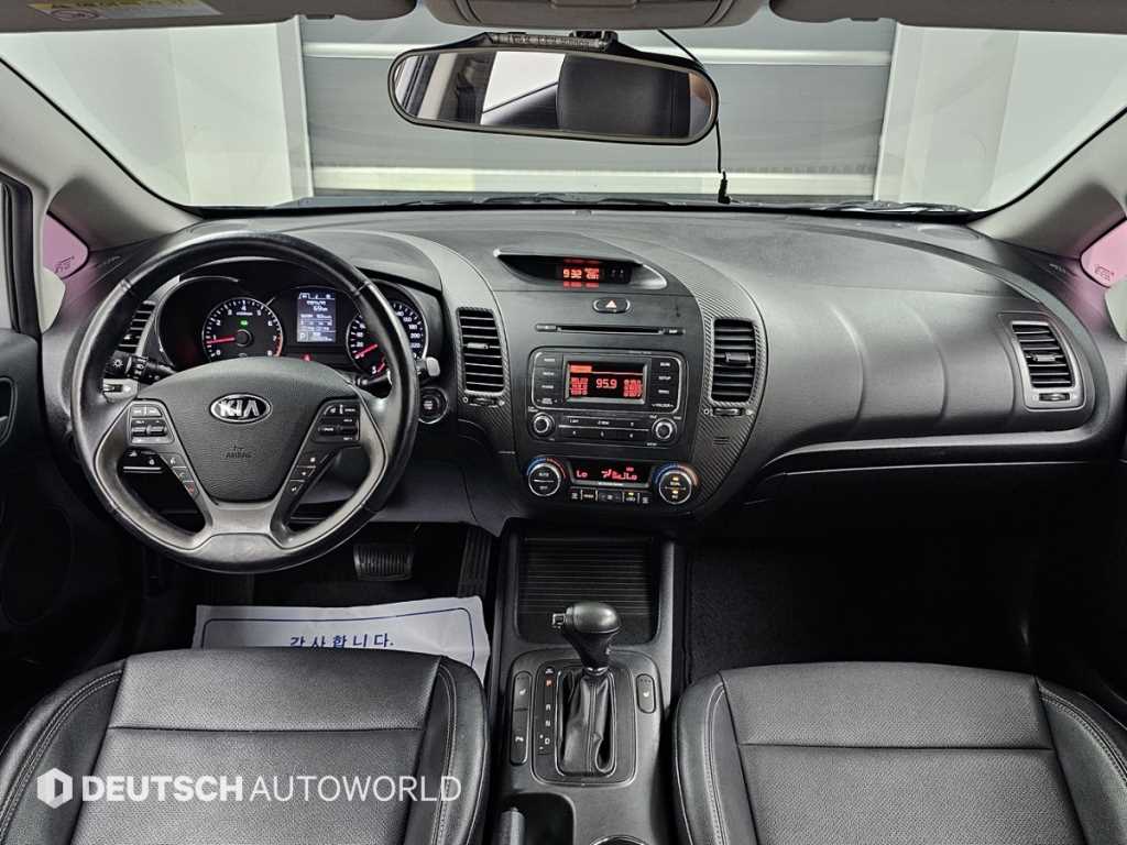 Kia K3 — photo 07