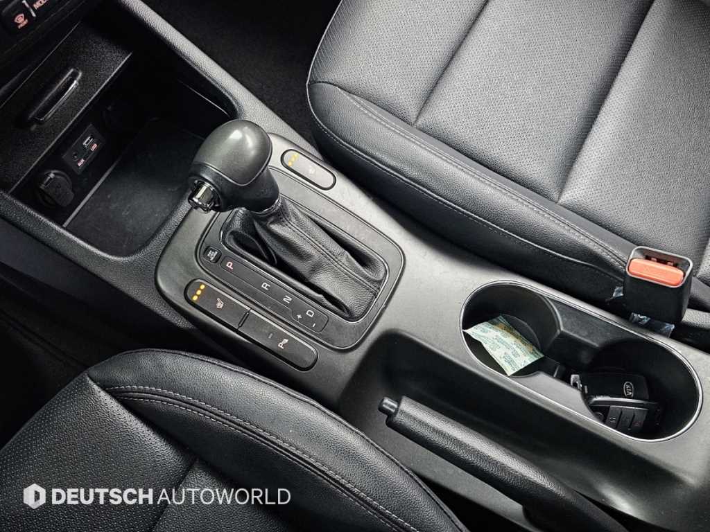 Kia K3 — photo 09