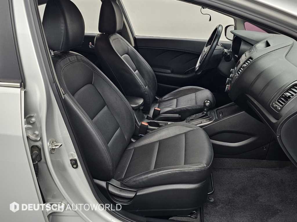 Kia K3 — photo 10