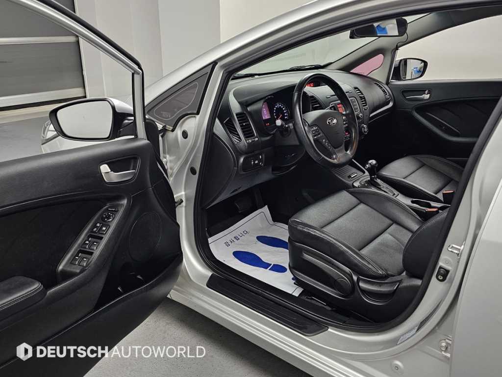 Kia K3 — photo 11