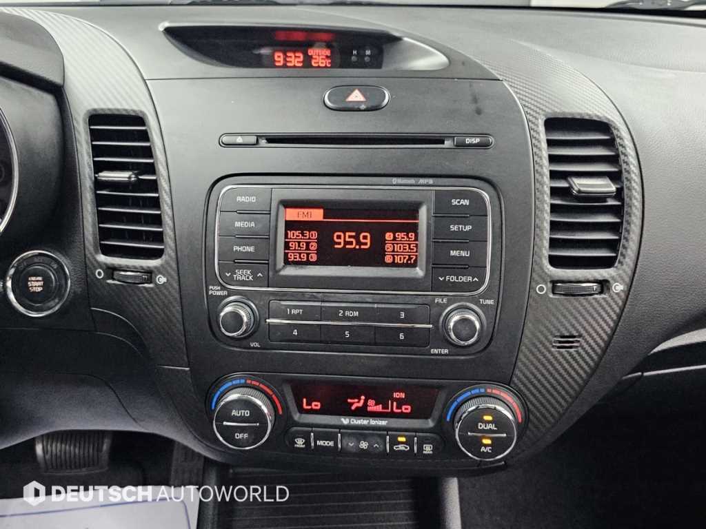 Kia K3 — photo 14