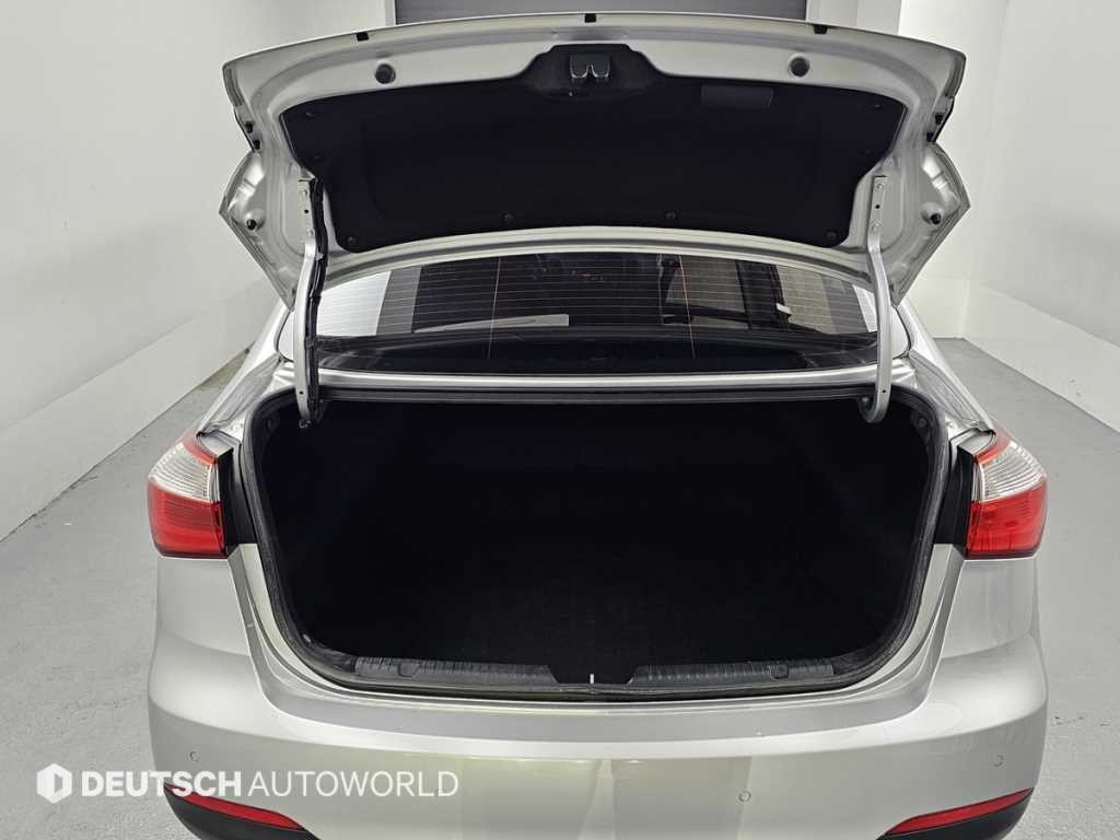 Kia K3 — photo 19