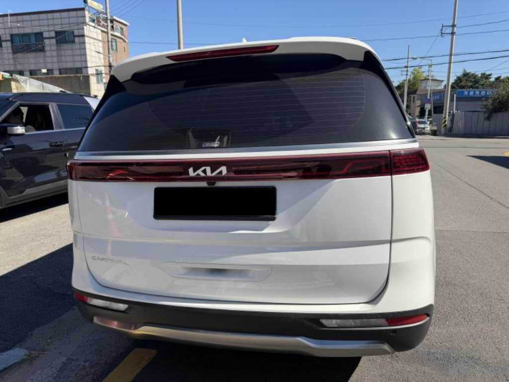 Kia Carnival — photo 04