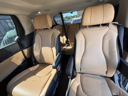 Kia Carnival — photo 12