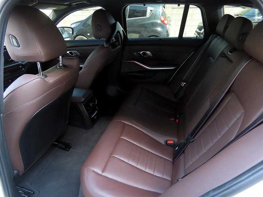 BMW 3-Series — photo 06