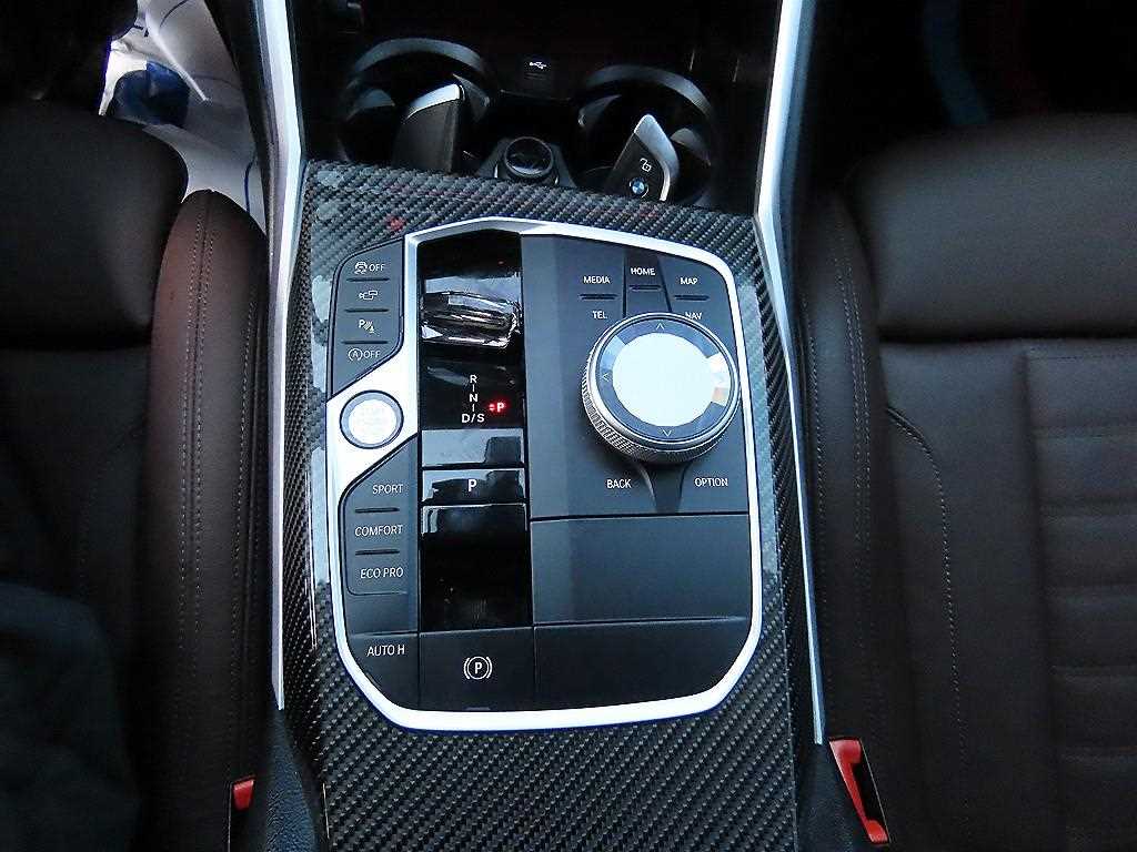 BMW 3-Series — photo 11