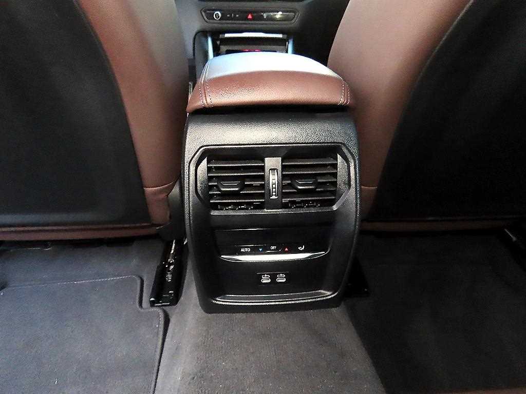 BMW 3-Series — photo 16