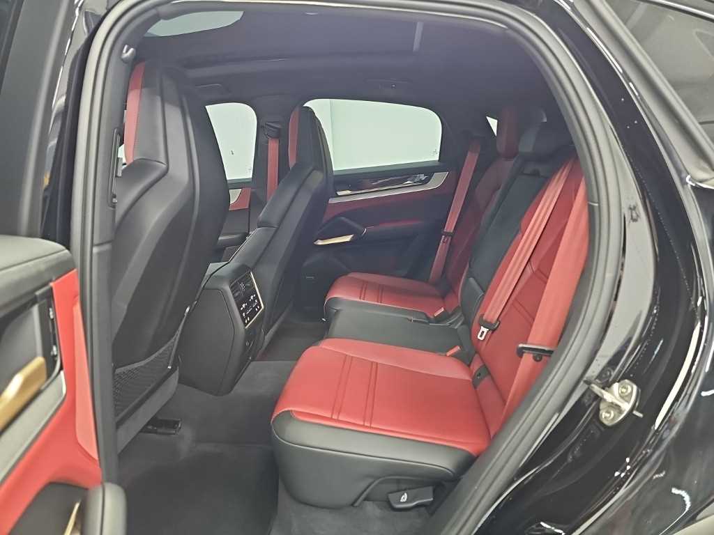 Porsche Cayenne — photo 12