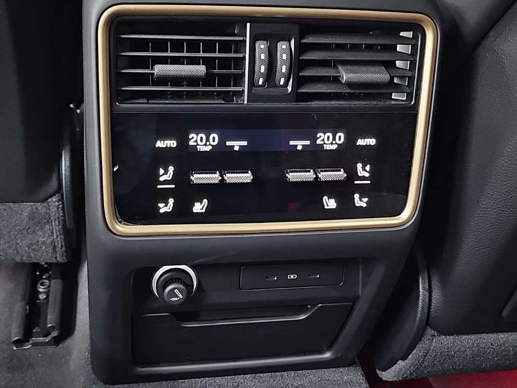 Porsche Cayenne — photo 13